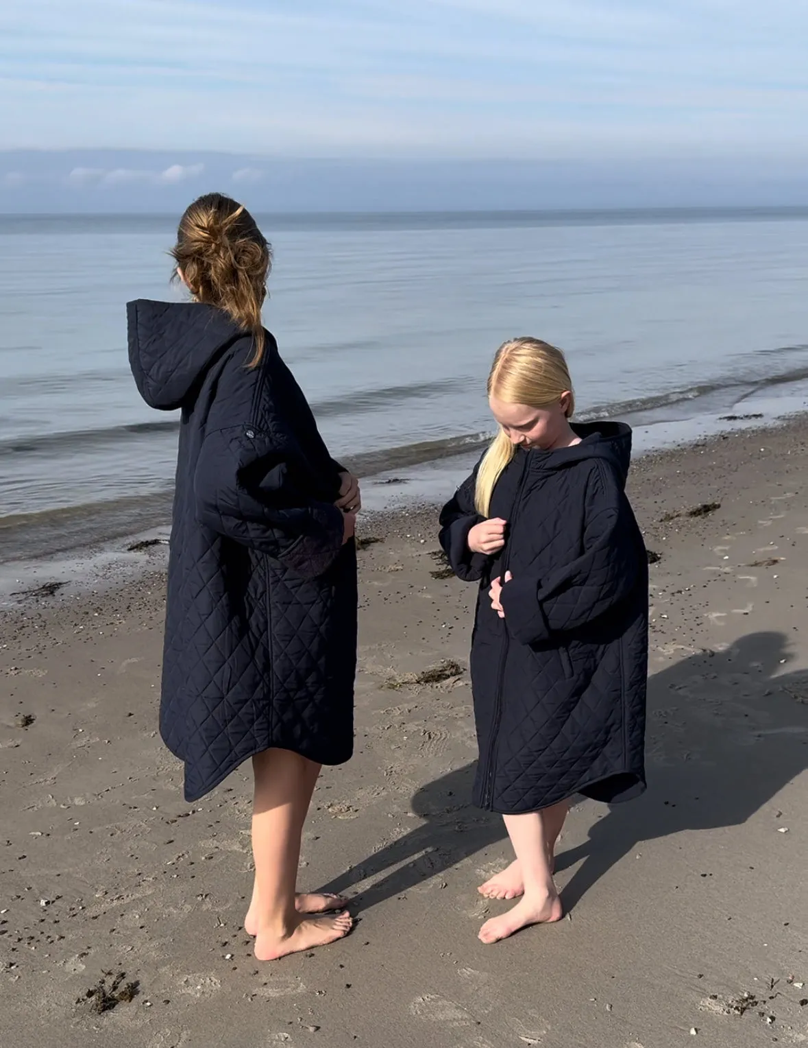Changing robe NORDBAEK Lazy Pool str. 1 - vindtæt skiftekåbe med 100% genanvendt fleece - Navy