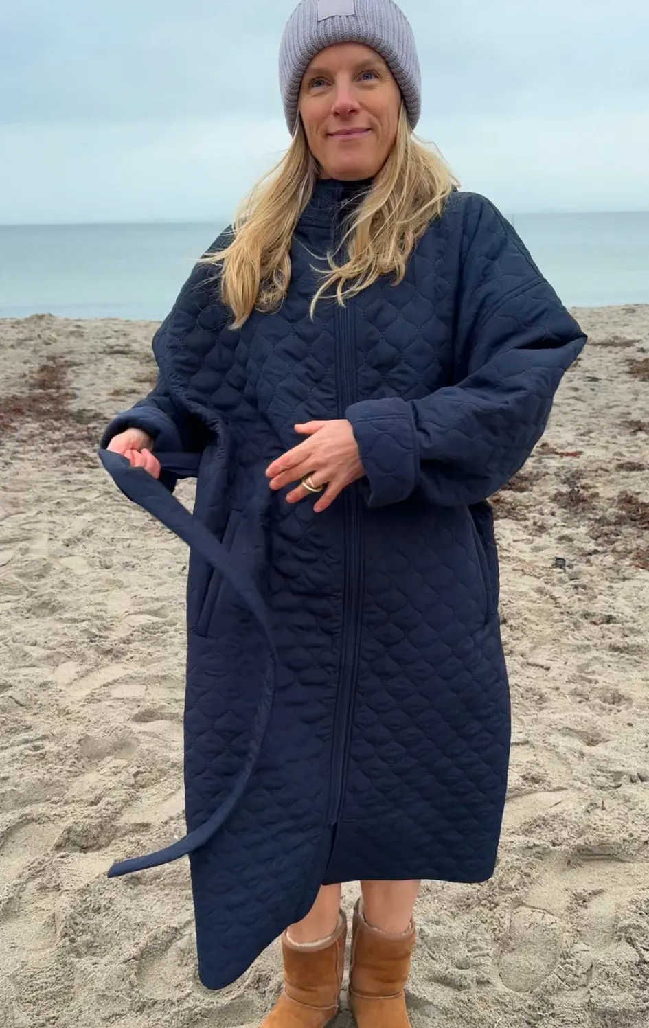 Changing robe NORDBAEK Lazy Pool - vindtæt skiftekåbe med 100% genanvendt fleece - Navy