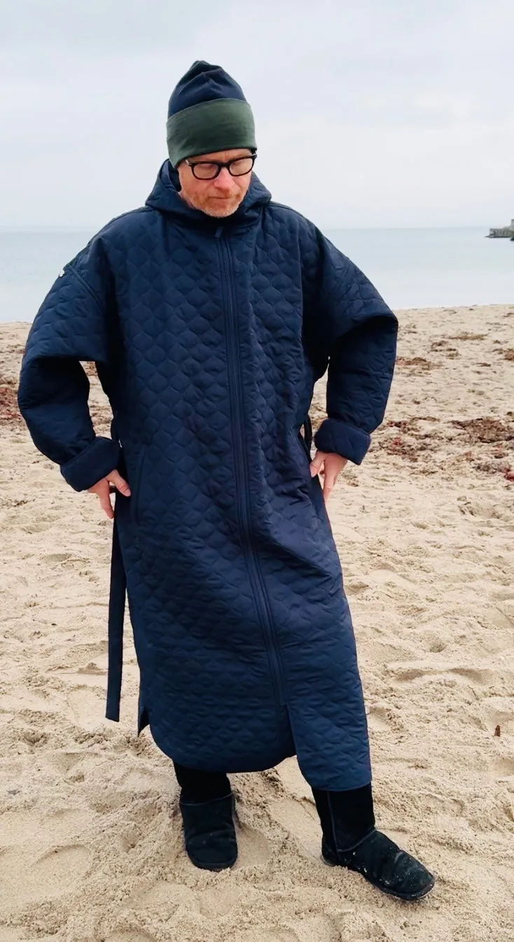 Changing robe NORDBAEK Lazy Pool - vindtæt skiftekåbe med 100% genanvendt fleece - Navy
