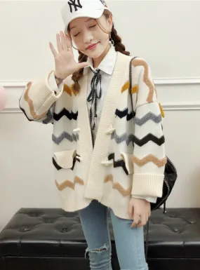 Embroidered Jacquard Color Matching Single Row Sweater